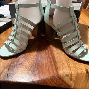 “Bae” Light Green Strappy Cage Block Heel Sandals Women’s 7.5M New in Box